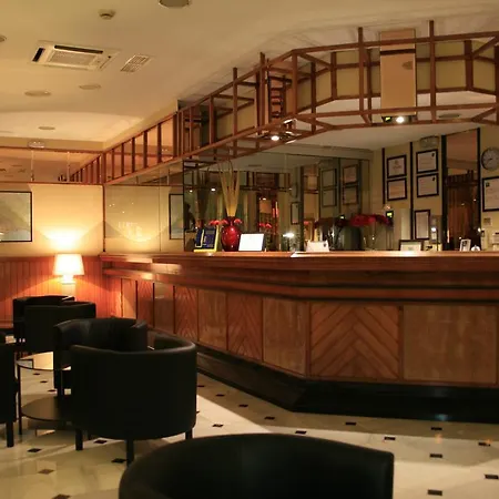 El Paraiso Hotel
